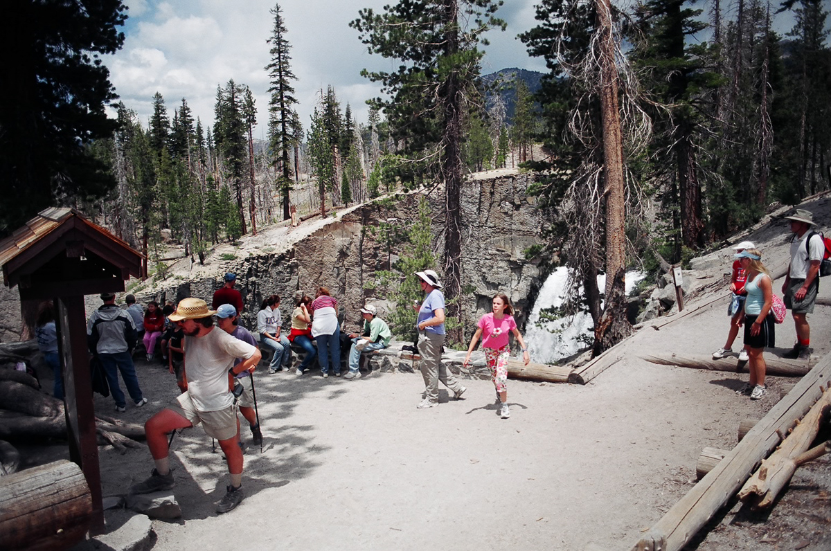 Weekend croud on the trail.