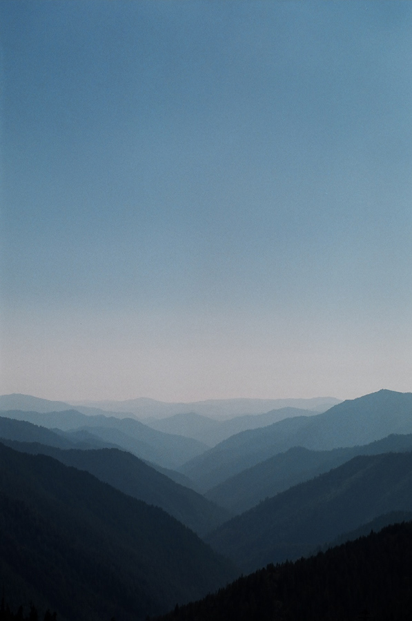 Haze and rolling hills in Oregon. One of my favorite images from the walk.